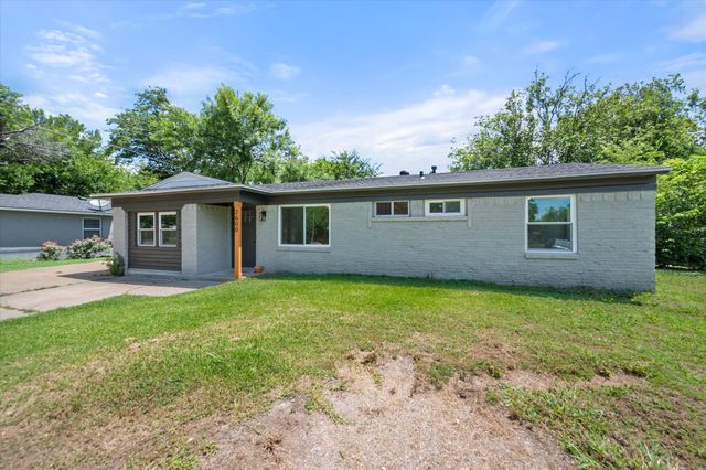 2600 Woodlawn Drive, Ennis, TX 75119