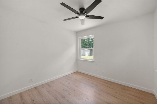 2600 Woodlawn Drive, Ennis, TX 75119
