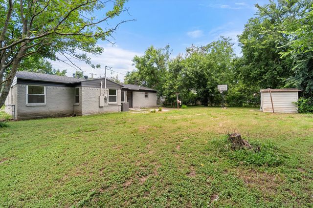 2600 Woodlawn Drive, Ennis, TX 75119