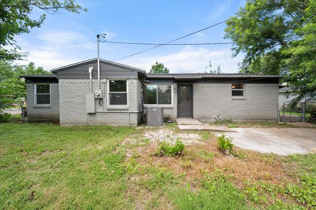 2600 Woodlawn Drive, Ennis, TX 75119
