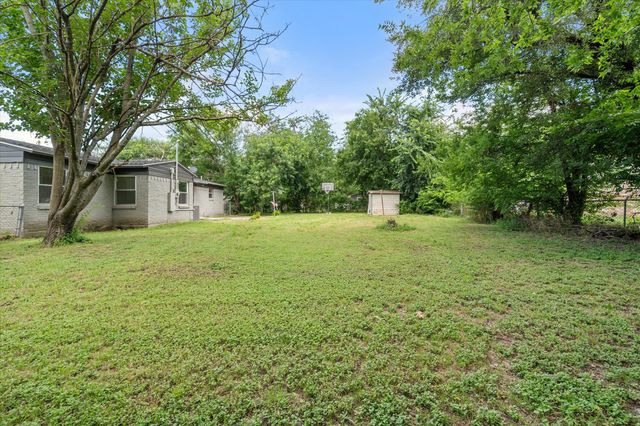 2600 Woodlawn Drive, Ennis, TX 75119