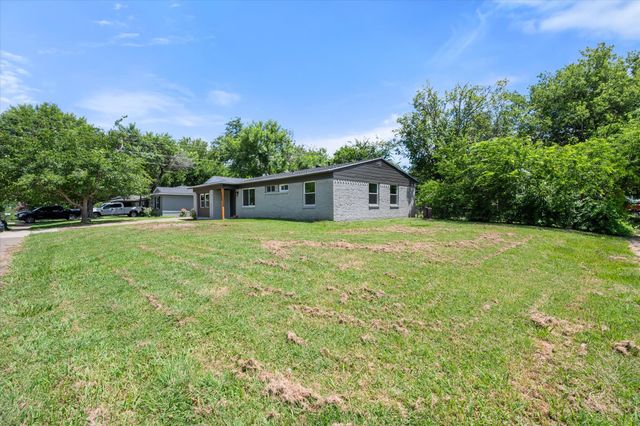 2600 Woodlawn Drive, Ennis, TX 75119