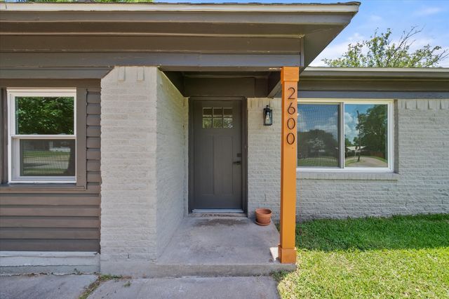 2600 Woodlawn Drive, Ennis, TX 75119