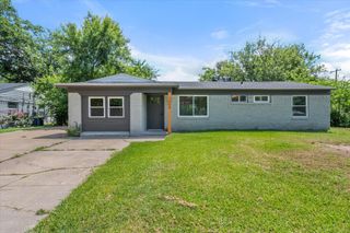 2600 Woodlawn Drive, Ennis, TX 75119