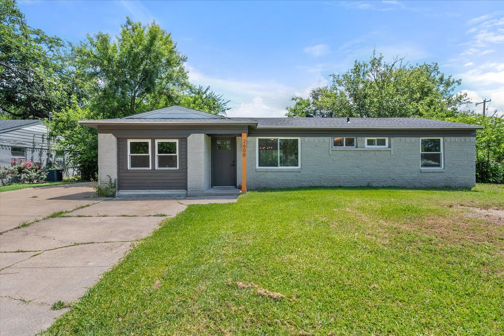 2600 Woodlawn Drive, Ennis, TX 75119