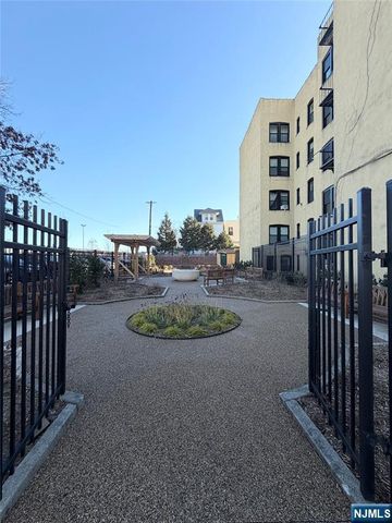 3718 Park Avenue D4, Weehawken, NJ 07086