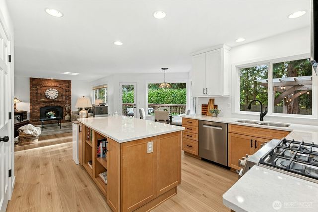 2409 237th Court NE, Sammamish, WA 98074