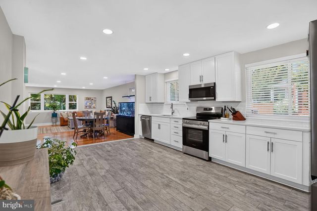 5010 GAINSBOROUGH DR, Fairfax, VA 22032