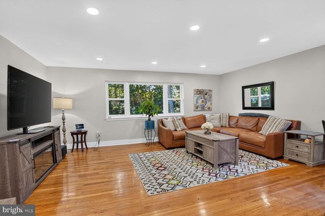 5010 GAINSBOROUGH DR, Fairfax, VA 22032