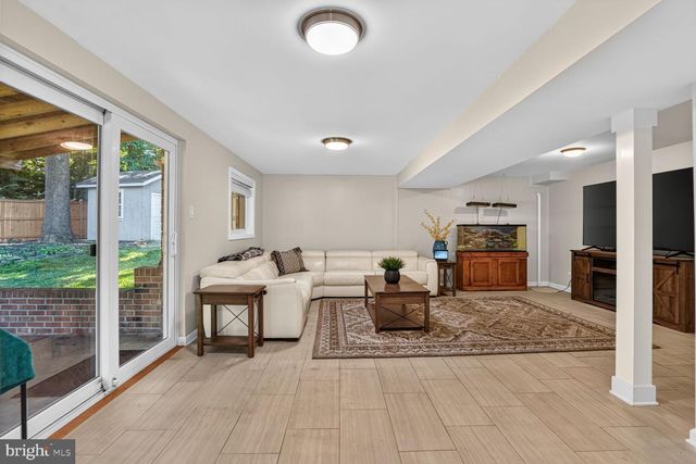 5010 GAINSBOROUGH DR, Fairfax, VA 22032
