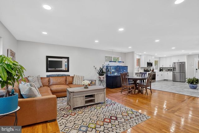 5010 GAINSBOROUGH DR, Fairfax, VA 22032