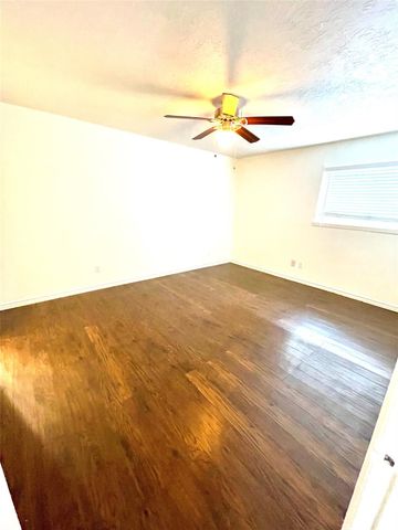 3224 Timmons Lane 163, Houston, TX 77027