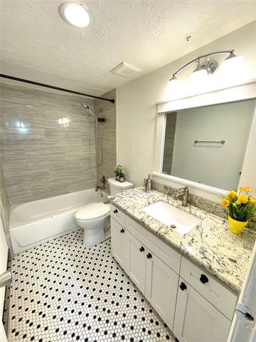 3224 Timmons Lane 163, Houston, TX 77027