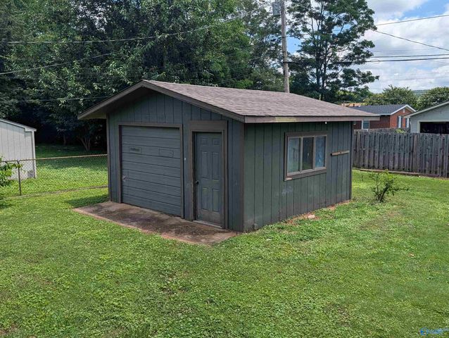 2100 Fairfax Street NE, Huntsville, AL 35811