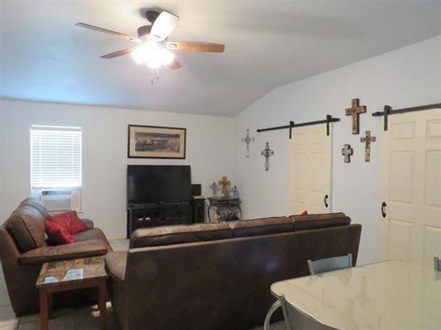 1615 Bluebonnet LN, Kingsland, TX 78639