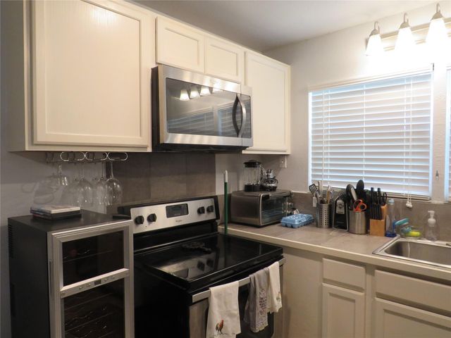 1615 Bluebonnet LN, Kingsland, TX 78639
