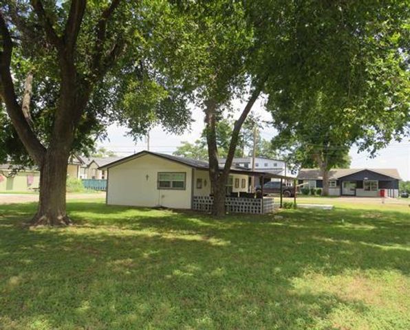1615 Bluebonnet LN, Kingsland, TX 78639