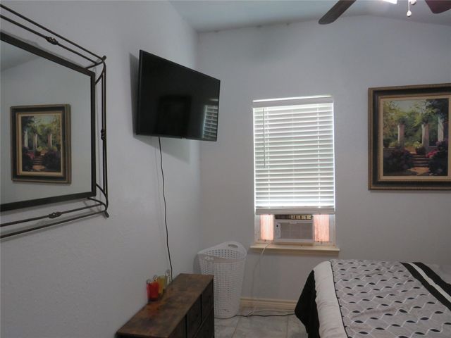 1615 Bluebonnet LN, Kingsland, TX 78639