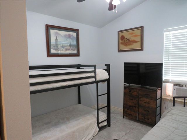 1615 Bluebonnet LN, Kingsland, TX 78639