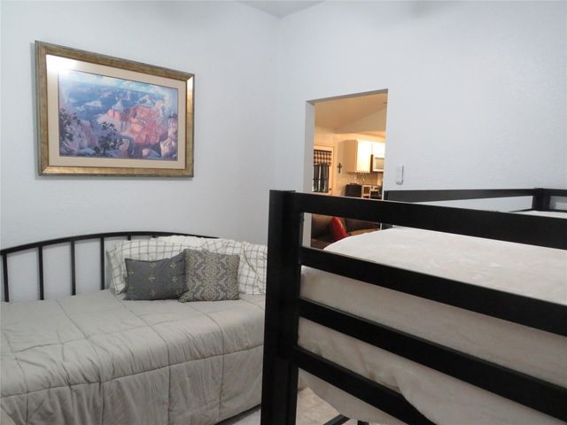 1615 Bluebonnet LN, Kingsland, TX 78639