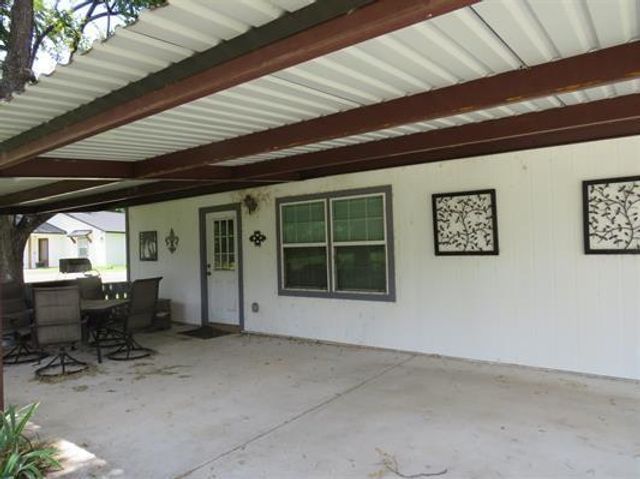 1615 Bluebonnet LN, Kingsland, TX 78639