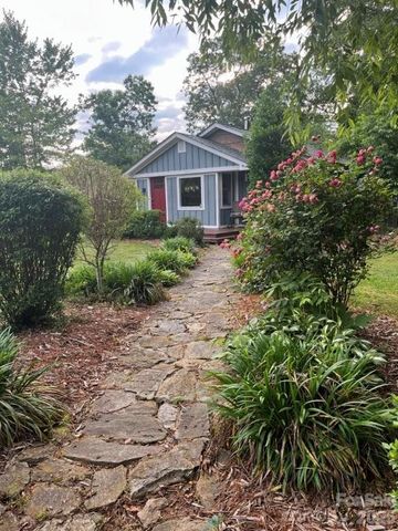 325 Ewbank Road, Etowah, NC 28729