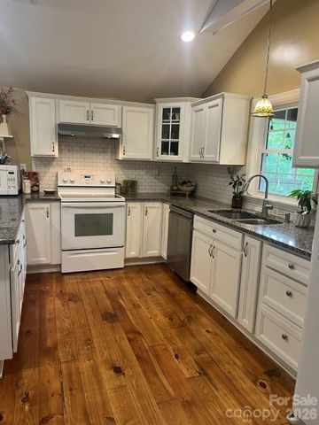 325 Ewbank Road, Etowah, NC 28729
