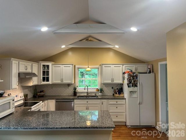 325 Ewbank Road, Etowah, NC 28729
