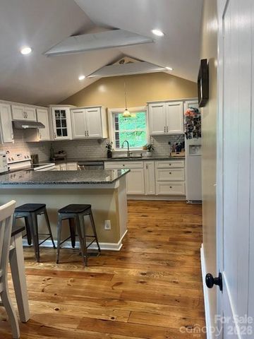 325 Ewbank Road, Etowah, NC 28729