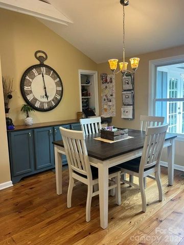 325 Ewbank Road, Etowah, NC 28729