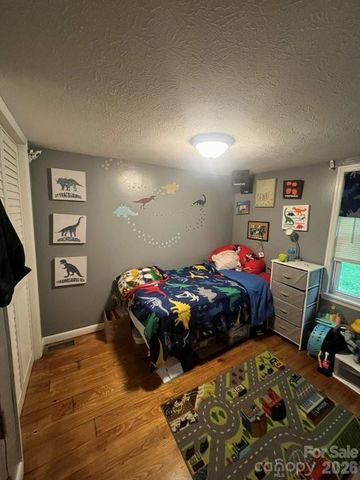 325 Ewbank Road, Etowah, NC 28729
