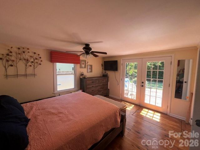 325 Ewbank Road, Etowah, NC 28729