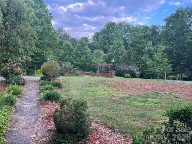 325 Ewbank Road, Etowah, NC 28729