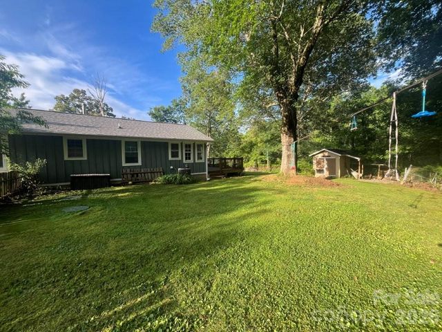 325 Ewbank Road, Etowah, NC 28729
