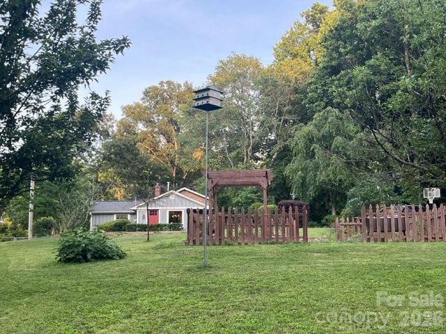 325 Ewbank Road, Etowah, NC 28729
