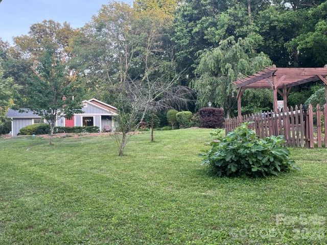 325 Ewbank Road, Etowah, NC 28729