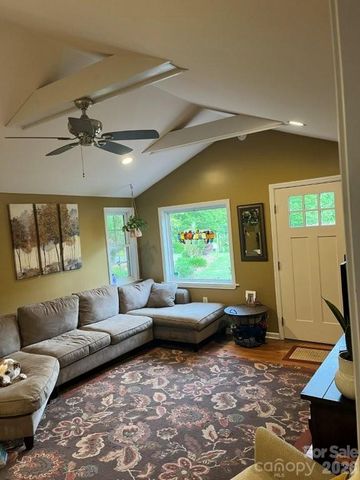 325 Ewbank Road, Etowah, NC 28729