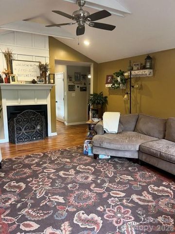 325 Ewbank Road, Etowah, NC 28729