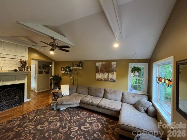 325 Ewbank Road, Etowah, NC 28729