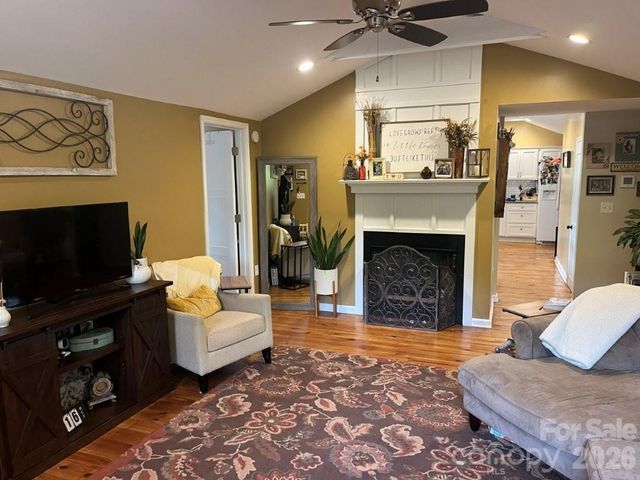 325 Ewbank Road, Etowah, NC 28729
