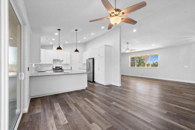 18720 Cobblestone Drive, Cottonwood, CA 96022