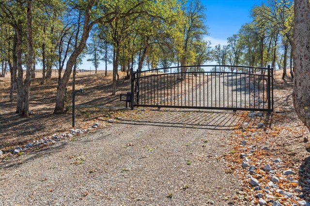 18720 Cobblestone Drive, Cottonwood, CA 96022