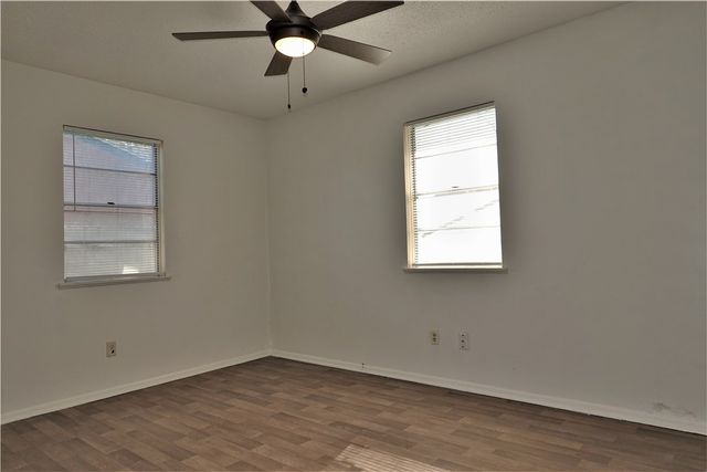 1028 Starlite Dr, Portland, TX 78374