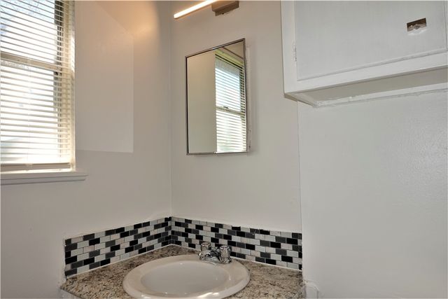 1028 Starlite Dr, Portland, TX 78374