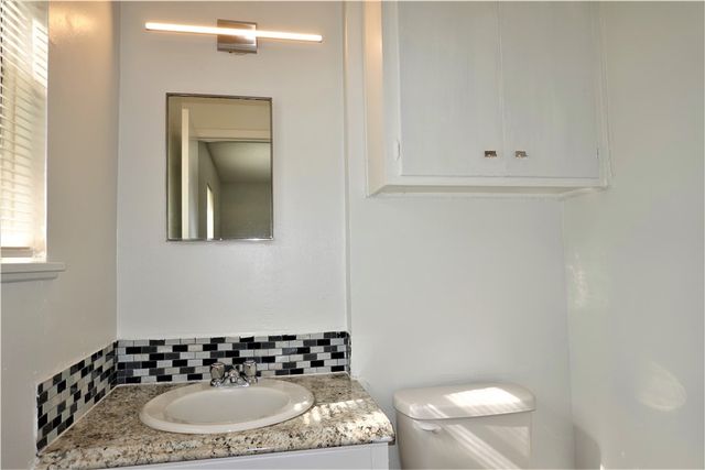 1028 Starlite Dr, Portland, TX 78374