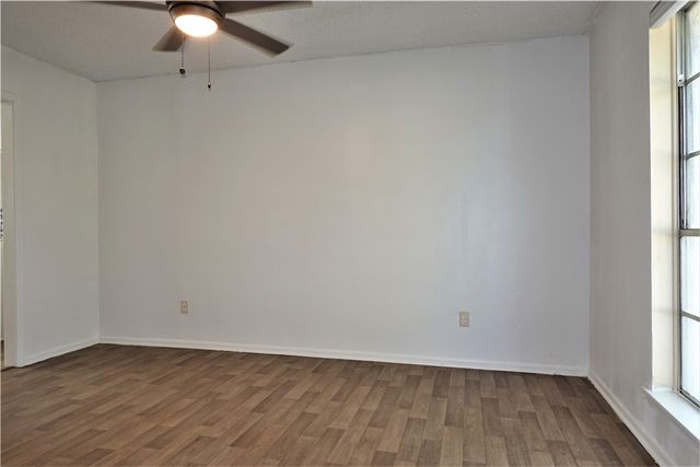 1028 Starlite Dr, Portland, TX 78374