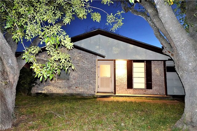 1028 Starlite Dr, Portland, TX 78374