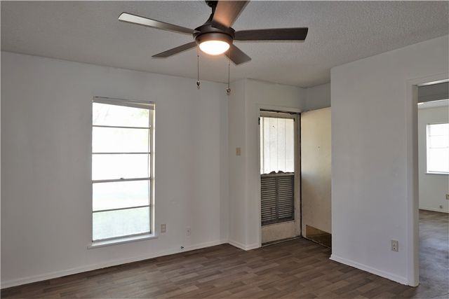 1028 Starlite Dr, Portland, TX 78374