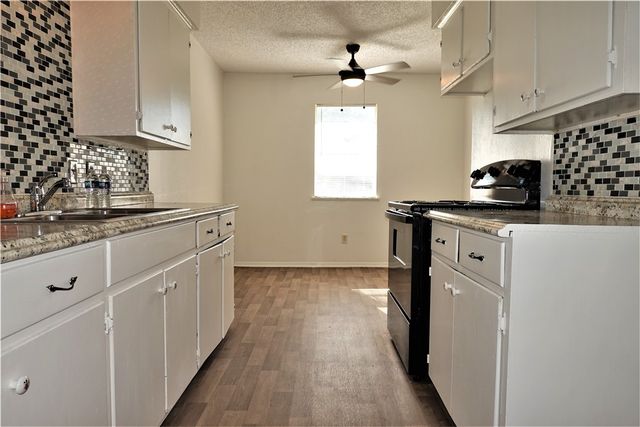 1028 Starlite Dr, Portland, TX 78374