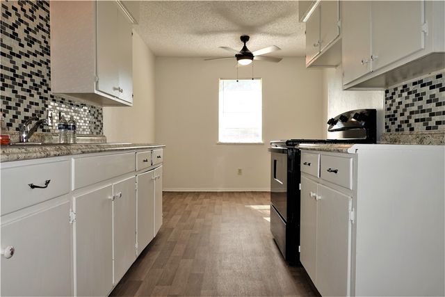 1028 Starlite Dr, Portland, TX 78374